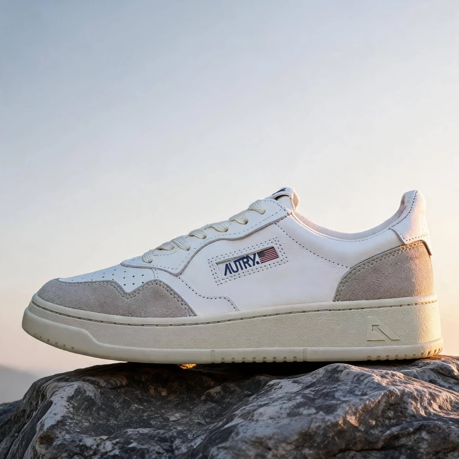 AU - Classic Grey And White Lace-Up Shoes Adorned With A Colorful Patchwork Design. Comfortable Skate Shoes, Designed For Couples, With A Contrasting Design In Bold Colors. - 灰白 - 查看 1
