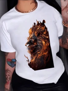 Cabeza de león envuelta en fuego que simboliza fuerza interior y valentía ardiente inspirando poder femenino camiseta para mujer 100% algodón suave y - nero - Visualizzare 1