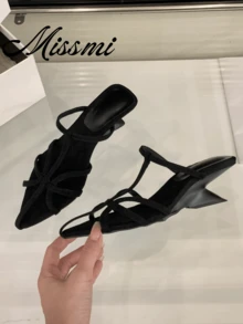 女款復古細帶涼鞋 小眾設計不對稱坡跟高跟露趾夏季鞋 - 黑色 - 查看 1