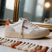 AU - Classic Grey And White Lace-Up Shoes Adorned With A Colorful Patchwork Design. Comfortable Skate Shoes, Designed For Couples, With A Contrasting Design In Bold Colors. - 灰白紅尾 - 查看 2