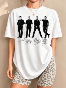 White Oversized Westlife Tee, Black And White Group Photo With Member Signatures, Casual Pop Style For Daily Wear And Concerts. - 白色 - 查看 1
