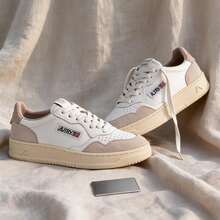 AU - Classic Grey And White Lace-Up Shoes Adorned With A Colorful Patchwork Design. Comfortable Skate Shoes, Designed For Couples, With A Contrasting Design In Bold Colors. - 灰白棕色 - 查看 3