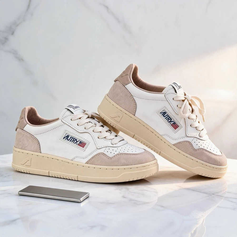 AU - Classic Grey And White Lace-Up Shoes Adorned With A Colorful Patchwork Design. Comfortable Skate Shoes, Designed For Couples, With A Contrasting Design In Bold Colors. - 灰白棕色 - 查看 1