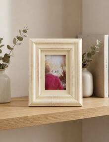 Portarretratos Decorativo de Madera con Acabado Envejecido, Marco Tipo Vintage para Foto Tamaño 4x6, Ideal para Sala, Recámara u Oficina, Diseño Clásico para Decoración de Hogar, Perfecto para Regalo en Cumpleaños, Aniversario, Boda o Inauguración de Casa, Fácil de Colocar en Mesa o Repisa - Latte - Ver 3