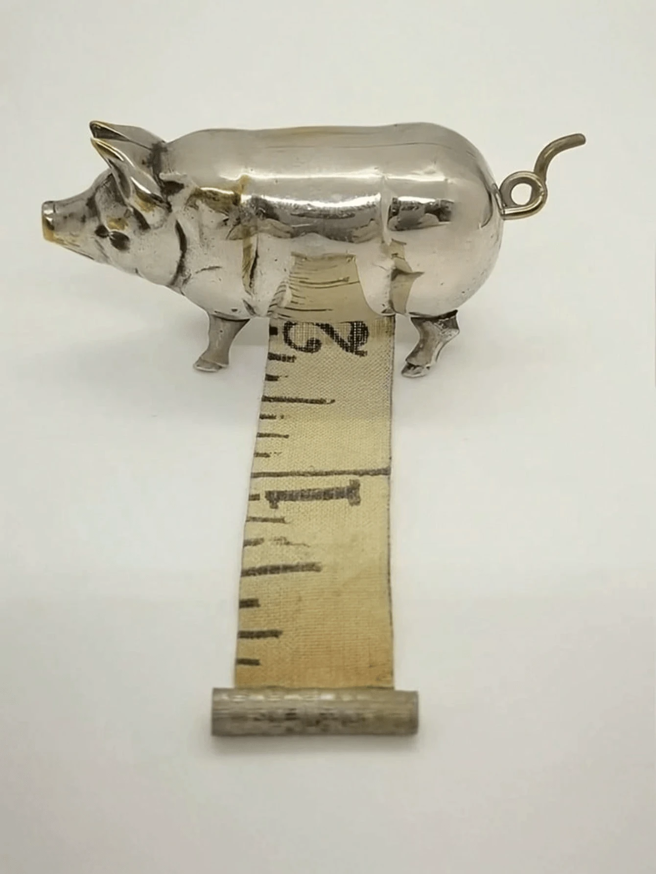 Vintage Mini Pig Soft Tape Measure, Metal Pig Sewing Ruler, Cute Pig Body Measuring Tape, Unique Gift For Quilting Enthusiasts, Crafters And Collectors