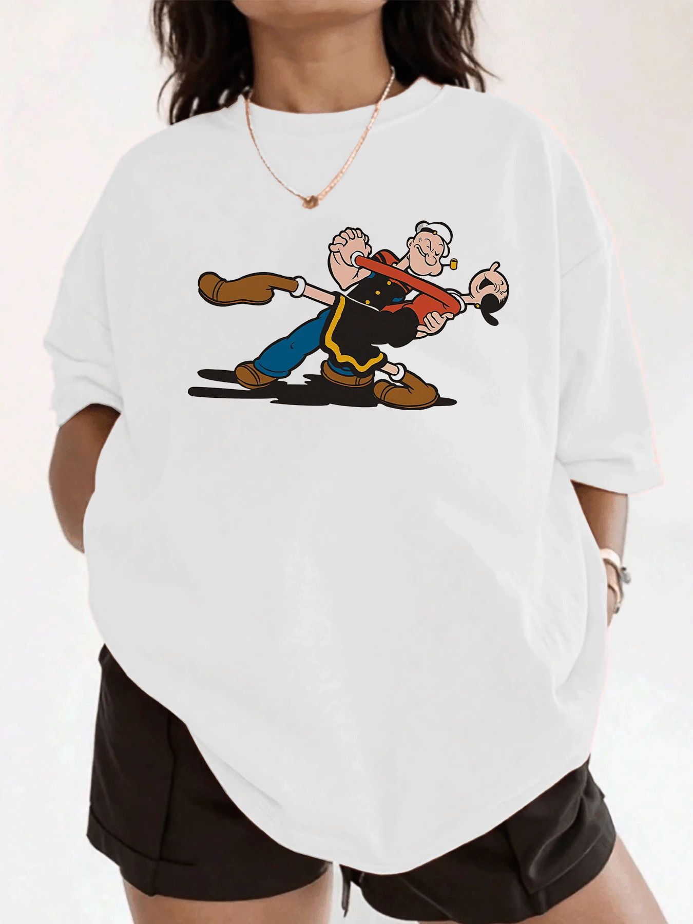 Pareja de marineros bailando con alegría representa la fuerza del amor eterno y la complicidad en cada paso firme brindando confianza camiseta de mujer - Blanco - Ver 1
