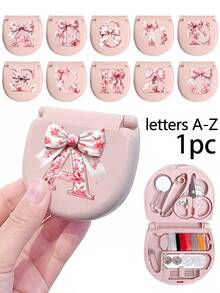 1件蝴蝶結與26字母印花縫紉套組（粉色蝴蝶結與字母圖案－提供完整A-Z字母組）｜旅行必備／縫紉初學者完美禮物／便攜迷你縫紉工具組。包含完整DIY縫紉用品與配件；旅行者及需要隨身緊急衣物修補者的理想選擇。｜迷你縫紉盒／便攜縫紉袋／完整縫紉工具組｜旅行配件、海灘度假、暑假、返校、學生用品 - 彩色 - 查看 1