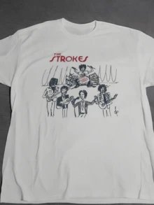 Grupo musical tocando con batería y guitarras en escenario camiseta de mujer blanca casual moderna para fan de música rock - Blanco - Ver 11