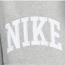 Pantalones cortos deportivos cómodos de tiro medio con cordón y estampado de letras Nike Sportswear para hombre, color gris humo claro - Gris ahumado claro - Ver 6