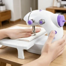 Máquina de Costura Manual Portátil Compacta 2 Velocidades Reparo Rápido de Roupas Ponto Acessível Bivolt - A - Visão 7