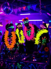 5pcs Random Color Neon Star Metallic Tinsel Garland, 49cm/19in Shiny Metallic Fringe Neck Decor, Lightweight Wearable Party Decoration, Suitable For Birthday, Carnival, Festival, Dance, Photo Booth And Theme Party Favors - Colorful Fluorescent Strips - View 1