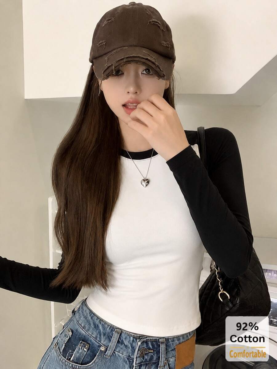 女款黑白對比色插肩袖圓領修身短版長袖T恤,92%棉舒適彈性百搭休閒秋冬內搭打底上衣 - 黑拼白 - 查看 1