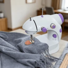 Máquina de Costura Manual Portátil Compacta 2 Velocidades Reparo Rápido de Roupas Ponto Acessível Bivolt - A - Visão 5