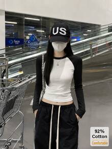 女款黑白拼色插肩袖圓領修身短版長袖T恤，92%棉舒適彈性百搭休閒秋冬內搭打底上衣 - 黑拼白 - 查看 4