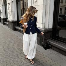 ZAHM Mantel Crop Kerah Tegak Navy dengan Kancing Emas Vintage dan Pinggang Pas Badan - Navy Blue - View 4