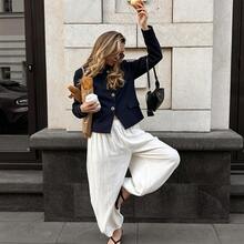 ZAHM Mantel Crop Kerah Tegak Navy dengan Kancing Emas Vintage dan Pinggang Pas Badan - Navy Blue - View 3