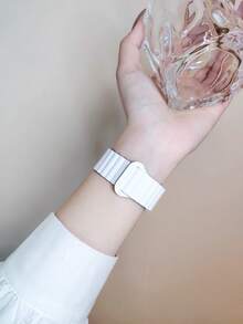 1 pieza Correa de silicona magnética con bloques de color para Apple Watch S11/S10/S9/S8/S7/S6/S5/SE, banda magnética fuerte de silicona líquida, estilo de nicho de verano para hombres y mujeres - Multicolor - Ver 5