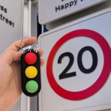 3D-Printed Traffic Light Fidget Toy – A Stress-Relieving, Push-Button Gadget For Office Workers To Unwind; Suitable As A Gift For Loved Ones, Friends, Or For Occasions Like Father's Day And Mother's Day. - Multicolor - View 2
