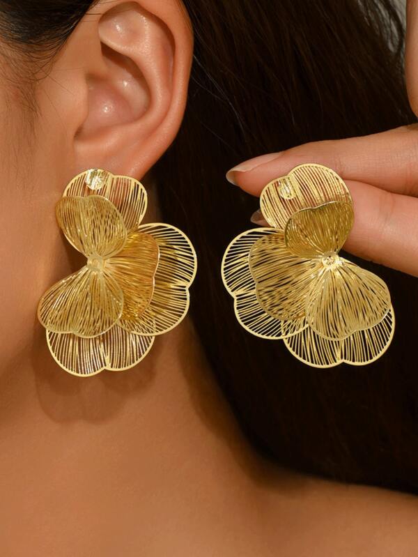 1 Pair Elegant Fashion Gold Flower Stud Earrings, Suitable For Women's Daily, Dating, Party, Holiday, Gift And Banquet Wear, Match With Jewelry