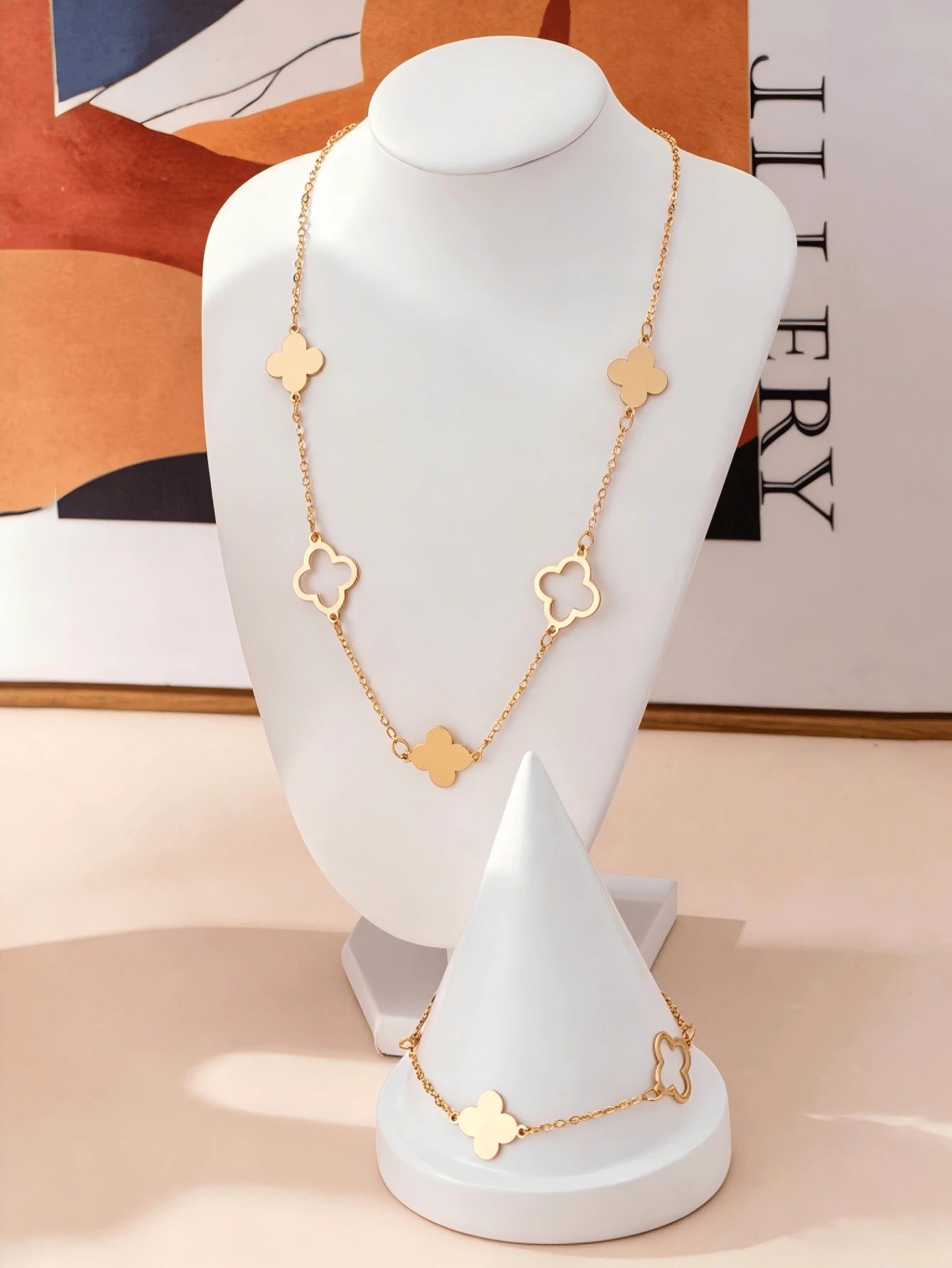 2pcs Fashion Minimalist Hollow Four-Leaf Clover Necklace And Bracelet Matching Jewelry Set – Elegant Lucky Symbol Pendant Necklace Paired With Coordinated Chain Bracelet, Exquisitely Crafted Four-Leaf Clover Design Symbolizing Good Luck And Positive Energy, Premium Gift Choice For Birthdays, Anniversaries, Mother's Day, Christmas, Valentine's Day Or Graduation - 2-piece Four-leaf Clover Necklace and Bracelet Set - View 1