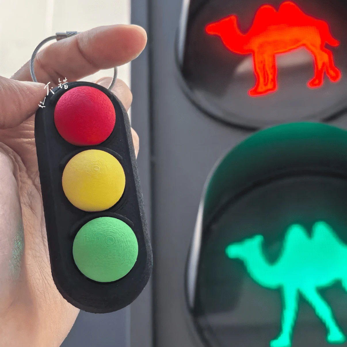 3D-Printed Traffic Light Fidget Toy – A Stress-Relieving, Push-Button Gadget For Office Workers To Unwind; Suitable As A Gift For Loved Ones, Friends, Or For Occasions Like Father's Day And Mother's Day. - Multicolor - View 1