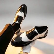 Men's British Black & White Colorblock Oxford Dress Shoes, Brogue Carved Lace-Up Pointed Toe Single Monk Strap, Suitable For Daily Business Commute, Wedding Groom & Groomsman Outfit, Wedding Photo Shoot, Classic Versatile Youth Men's Suit Matching Simple Casual Formal PU Leather Shoes - Black and White - View 5