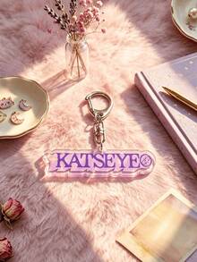 1個卡通 KATSEYE 壓克力鑰匙圈，K-POP 風格，K-Pop 女團 Manon Sophia Daniela Lara Megan Yoonchae，包包掛飾與粉絲禮物，適合男友、女友、家人、老師、派對禮物及 EYEKONS 主題手機裝飾 - 彩色 - 查看 4
