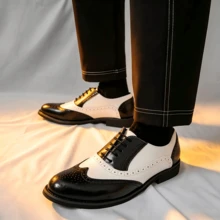 Men's British Black & White Colorblock Oxford Dress Shoes, Brogue Carved Lace-Up Pointed Toe Single Monk Strap, Suitable For Daily Business Commute, Wedding Groom & Groomsman Outfit, Wedding Photo Shoot, Classic Versatile Youth Men's Suit Matching Simple Casual Formal PU Leather Shoes - Black and White - View 9