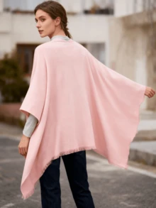 1件女款春秋薄款純色仿羊絨大開衩披肩斗篷，大尺碼可穿至200磅，寬鬆顯瘦開襟衫，柔軟舒適，送女友的浪漫禮物，辦公室穿搭毯，四季百搭造型單品 - 粉色 - 查看 4