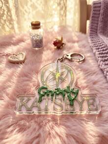 1個卡通 KATSEYE 壓克力鑰匙圈，K-POP 風格，K-Pop 女團 Manon Sophia Daniela Lara Megan Yoonchae，包包掛飾與粉絲禮物，適合男友、女友、家人、老師、派對禮物及 EYEKONS 主題手機裝飾 - 彩色 - 查看 8