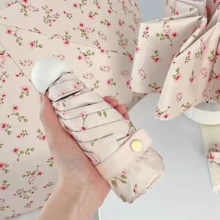 Paraguas de bolsillo mini de 5 pliegues con estampado, protección UV, uso dual para sol y lluvia - 50% de descuento en Pequeña Flor Roja - Ver 9