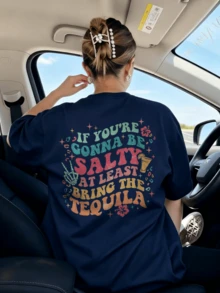 女款夏季 Salt Tequila 彩色字母背印寬鬆 T-shirt，休閒短袖圓領上衣，熱帶復古風舒適寬鬆版型，適合日常穿著、度假、街頭風、開學季、節慶、週末出遊、海灘旅行、酒吧派對與休閒穿搭 - 藏青 - 查看 1
