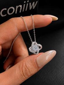 ConiiW 925 Sterling Silver 1ct Moissanite Clover Pendant Necklace, Fashion Collarbone Chain Unisex - Silver - View 3