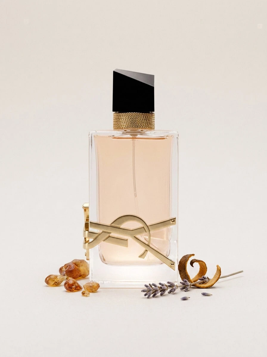 Yves Saint Laurent Libre 女士淡香水喷雾 EDT 香水 1.6 盎司/50 毫升 3 盎司/90 毫升 持久留香 女友 妻子 母亲 朋友 生日 毕业派对 旅行 露营 户外 学校 校园旅行 节日 周年纪念 办公室 夏季 秋季 秋季 夏季精选 夏季必备品 夏季经典 YSL 庄严奢华 轻松优雅 SimpleLuxe 礼物 魅力氛围 日常使用 - Libre EDT - 查看 1
