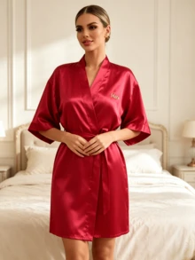 客製化雙面姓名刺繡緞面和服晨袍 個性化姓名伴娘新娘婚禮準備穿著 繫帶絲綢浴袍 新娘派對禮物 - 紅色 - 查看 4