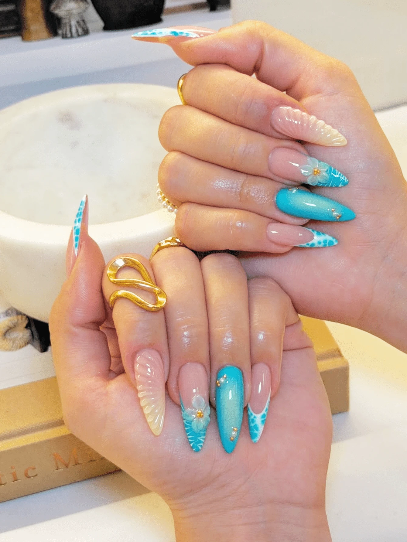 10 Peças Unhas Postiças Acrílicas Longas Amendoado para Verão, Base Nude com Degradê Turquesa, Padrão 3D de Concha & Flor, Design de Contas Douradas, Acabamento Brilhante, Estilo Praia Tropical Y2K, Cobertura Total, Unhas Falsas para Mulheres e Meninas - Multicolorido - Visão 1