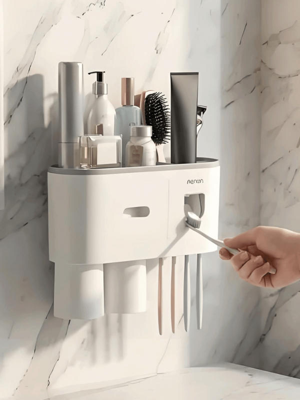 [Entrega en 2-7 días en los Estados Unidos] Organizador de estante de cepillo de dientes montado en la pared, eficiente en el espacio, que ofrece protección contra el polvo y un diseño de flujo de aire de secado rápido. Dispensador de pasta de dientes gris blanco resistente con exprimidor para el dormitorio principal, invitados y propietarios. Estante ordenado y sin desorden para cosméticos, cuidado de la piel, para el área del espejo del baño, lavabo. Herramientas de organización del baño, accesorios de conveniencia del baño y artículos de uso diario
