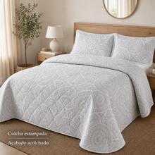Hochwertige, gesteppte Jacquard-Tagesdecke mit Kissenbezügen | Gesteppt, leicht und atmungsaktiv | Passend für Betten mit 90/105/135/150/180 cm Breite – Elegantes Design, erstklassige Steppung und hoher Komfort für ein stilvolles Schlafzimmer. - Hellgrau - Übersicht 3