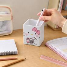 Ống cắm bút MINISO Hello Kitty màu trắng hình vuông để bàn, cốc đựng đồ có nơ hồng và họa tiết máy ảnh, giá đỡ cọ trang điểm văn phòng phẩm dễ thương, phù hợp trang trí bàn học và văn phòng, không kèm bút - Hồng - Xem 3