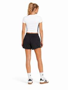 Adidas 三條紋短高腰女ESSENTIALS短袖T卹 - 白色 - 查看 3