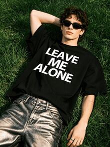 Herren Sommer Lässig weiches Rundhals Kurzarm-Shirt, kühnes schwarzes LEAVE ME ALONE Blockbuchstaben-Muster Grafik geeignet für den täglichen Gebrauch. - Schwarz - Übersicht 1