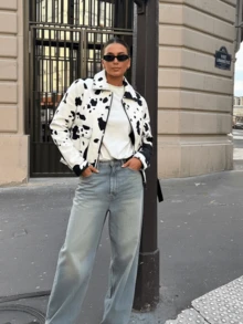 Chaqueta de estilo retro estadounidense de mujer con estampado de vaca de color contrastante, corte holgado y favorecedora, diseño de nicho de chaqueta corta para vacaciones de primavera - Blanco y Negro - Ver 7