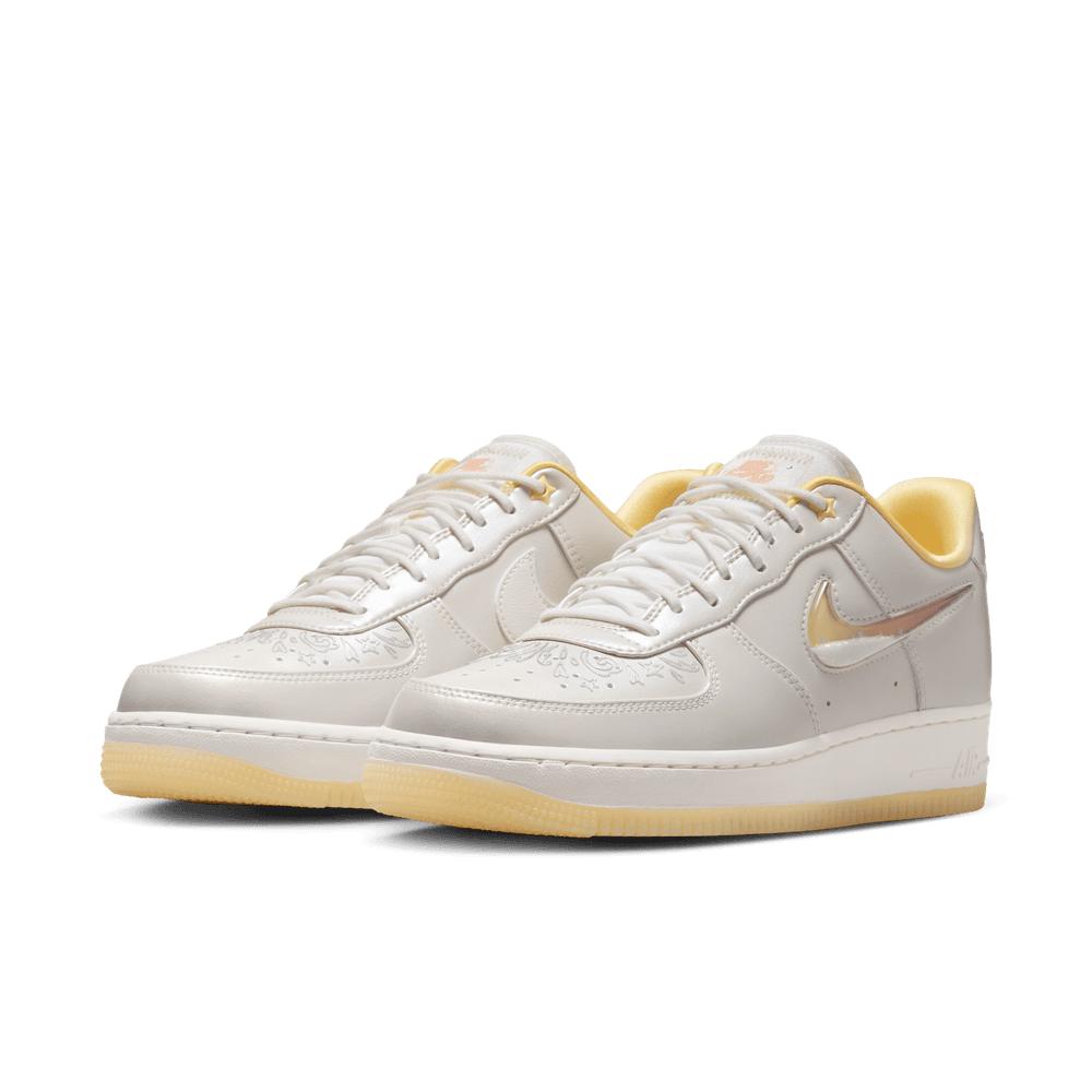Nike '07 女款舒適柔軟圓頭透氣滑板鞋 白色黃色