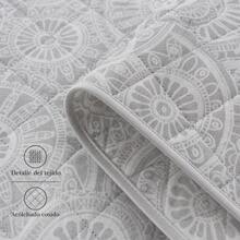 Hochwertige, gesteppte Jacquard-Tagesdecke mit Kissenbezügen | Gesteppt, leicht und atmungsaktiv | Passend für Betten mit 90/105/135/150/180 cm Breite – Elegantes Design, erstklassige Steppung und hoher Komfort für ein stilvolles Schlafzimmer. - Hellgrau - Übersicht 5