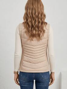 Chaleco Acolchado Marca Impala Para Mujer -Regular Fit -Cuello Alto Para Mayor Protección -Cierre Frontal Metálico -Bolsillos Laterales Con Cremallera -Composición Exterior: 100% Poliamida - Beis - Ver 3