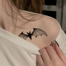 1pc Dark Bat Temporary Herbal Juice Tattoo Sticker, Black & White Gradient Line Art Precisely Recreating Delicate Bat Wing Texture With Transparent Wing Surface, Suitable For Shoulder, Neck, Forearm, Wrist, Etc., Ideal For Daily Outings, Holiday Trips, Nightclub Parties, Waterproof, Sweat-Resistant, Rub-Resistant, Non-Smudging - Sticker - View 3