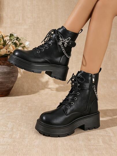 Botas de plataforma gruesa negras para mujer con detalle de mariposa de metal & cadena, perfectas para streetwear, festivales de música & salidas nocturnas, calzado atrevido