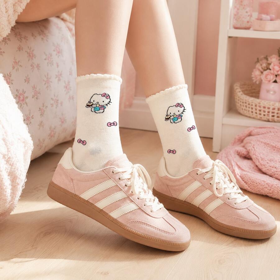 MINISO Sanrio Hello Kitty 蛋糕圖案手持圓領襪,荷葉邊細節,粉色蝴蝶結圖案,返校必備 - 樣式 4 - 查看 1