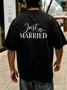 Grafik zeigt zwei ineinander verschlungene Ringe als Symbol ewiger Liebe und die Worte Just Married für frisch verm?hlte M?nner TShirt - Schwarz - Übersicht 2