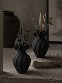 1pc Wabi Sabi Matte Black Ribbed Reed Diffuser Bottle, Ruffled Wave Rim Design, Minimalist Dried Flower Aroma Vessel, Living Room Table Neutral Home Decor Gift - Wabi-sabi Spiral Vase - View 6